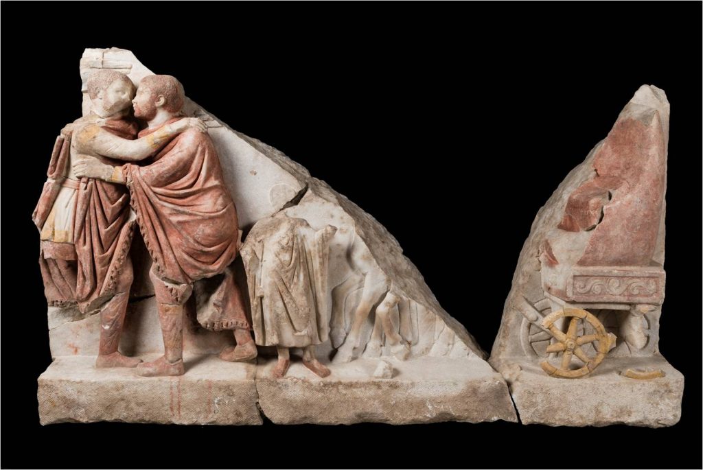 Le relief, avec l’accolade des deux personnages − Çukurbağ Archaeological Project.